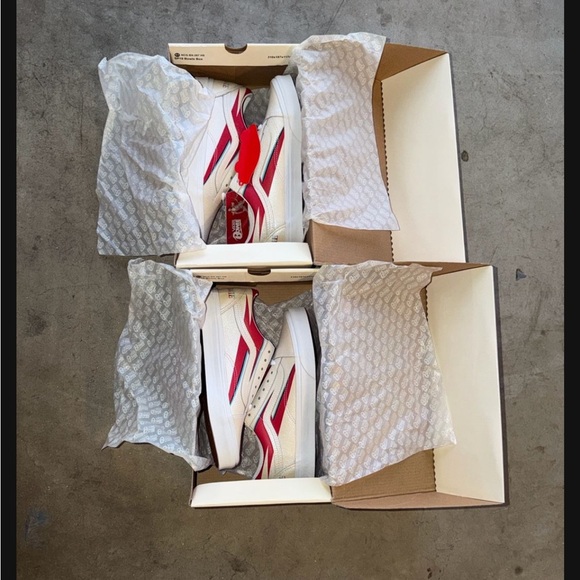 New! David Bowie Vans Old Skool White and Red Sneakers - Picture 3 of 6